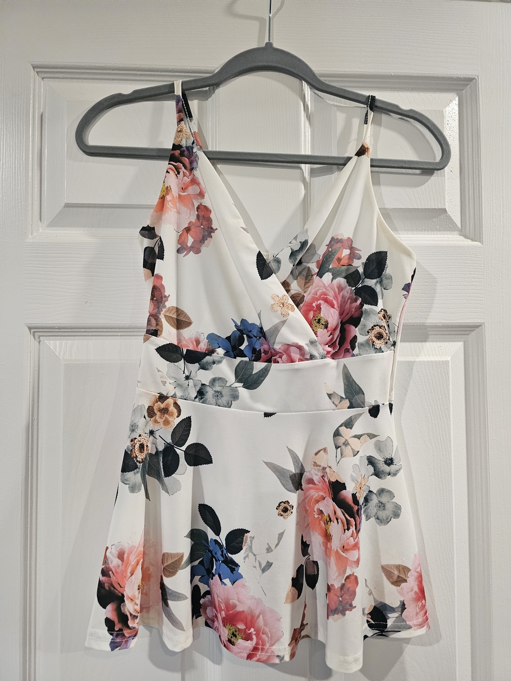 VENUS White Floral V-Neck Spaghetti Strap Top